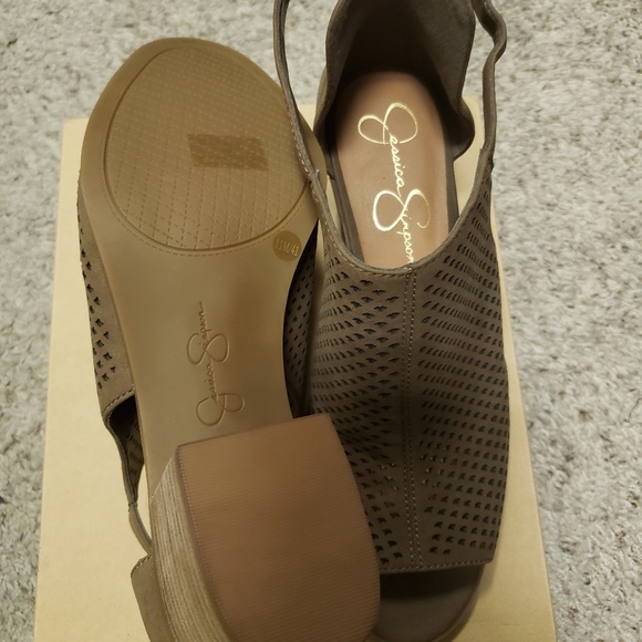 Sandals - Picture 2 of 3